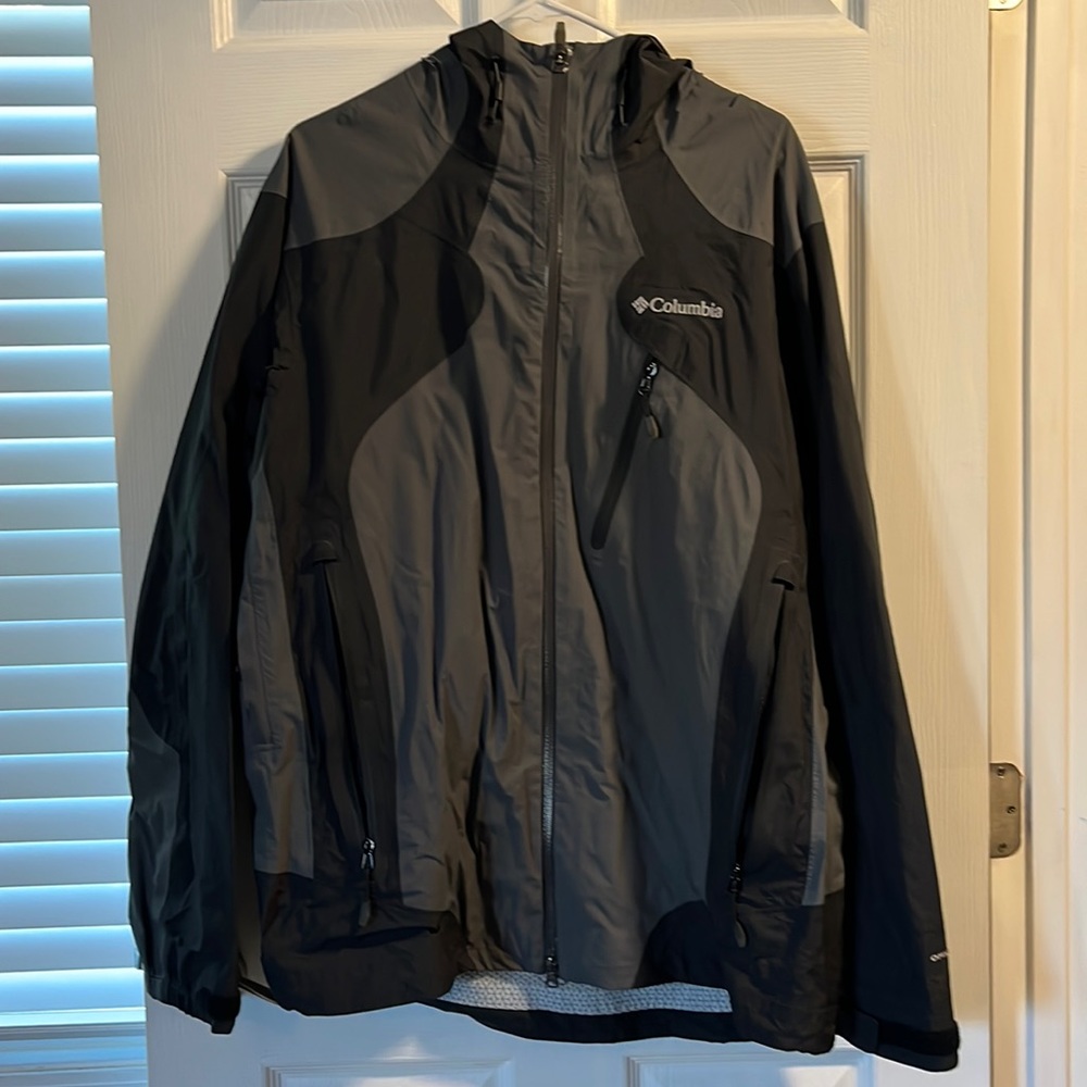 Columbia windbreaker. Like new. Size Large
